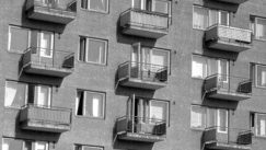 Kuva: Kerrostalo (1950-luku, detalji). Kalle Kultala.