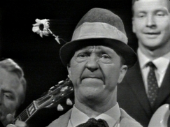Kuva: Esa Pakarinen Pekka Puupäänä (1967). Yle kuvanauha. Kuva: Esa Pakarinen Pekka Puupäänä (1967). Yle kuvanauha.