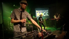 Kuva: Lavalla Pepe Delux�. Yle kuvanauha (2008).