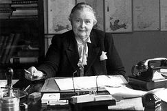 Kuva: Yleisradion pääjohtaja Hella Wuolijoki. (1945) Ruth Träskman. Kuva: Yleisradion pääjohtaja Hella Wuolijoki. (1945) Ruth Träskman.