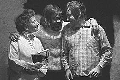 Kuva: Mia Berner, Pentti Saarikoski ja Hannu Salama juhlistavat Vanhan Kellarissa Helsingissä Salaman Saarikoskesta kirjoittaman kirjan valmistumista. (1975) Kalle Kultala. Kuva: Mia Berner, Pentti Saarikoski ja Hannu Salama juhlistavat Vanhan Kellarissa Helsingissä Salaman Saarikoskesta kirjoittaman kirjan valmistumista. (1975) Kalle Kultala.