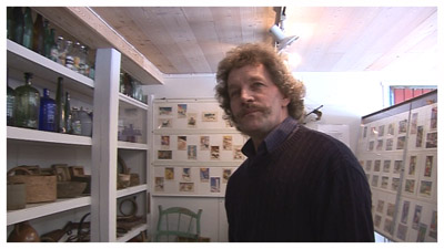 Pekka Leino museossaan (copyright YLE/videokuvaa)