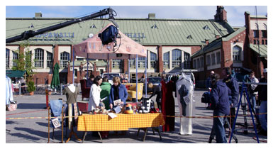 Kirppiksen myyntipöytä (copyright YLE/kuva Janne Savon)