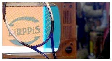 Nicke Lignell ja tarpeeton tennismaila (copyright YLE/videokuvaa)
