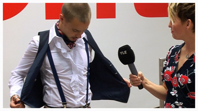 Eeron asun yksityiskohta, Aija haastattelee(copyright YLE/videokuvaa)