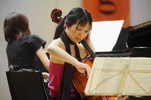 Julia Tom