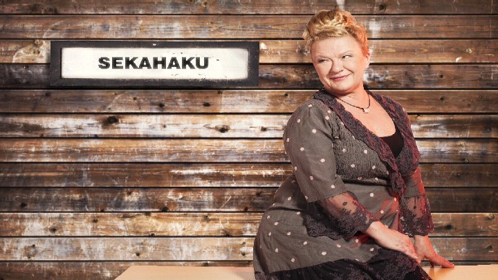 Sekahaku: Kuningattaren korvarenkaat ja sähköurkupioneerin sambaa