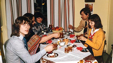 Vapunviettoa 70-lukulaisittain. Mukana musiikkipäällikkö Jorma Hietamäki.
