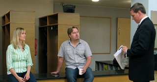 Hans-Otto Ehrstöm on matkalla lauteille. Riikka ja Ilmari valmistautuvat haastatteluun. Kuva: Kaisa Erola/YLE.