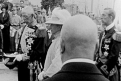 Kuva: Presidentti Relander isännöi vuonna 1925 Ruotsin kuningasparin vierailua. YLE kuvanauha. Kuva: Presidentti Relander isännöi vuonna 1925 Ruotsin kuningasparin vierailua. YLE kuvanauha.
