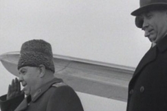 Kuva: Kun p��t�s palautuksesta tehtiin, Suomessa riitti vieraita Neuvostoliitosta. YLE kuvanauha.