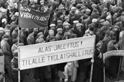 Kuva: Lakkolaisia Helsingin Senaatintorilla.
(1956)
Kalle Kultala