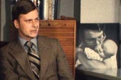 Kuva: Lastensuojelun Keskusliiton toiminnanjohtaja Kalle Justander johti Suomen puolustusta Sex Pistolsia vastaan. YLE kuvanauha.