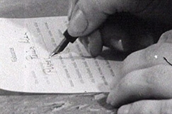 Kuva: Esteett�myystodistusta avioliiton solmimista varten kirjoitetaan. YLE kuvanauha.