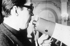 Kuva: Lasinsirpaleita Ylioppilastalolla. YLE kuvanauha.