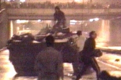 Kuva: Panssareita Moskovan kadulla elokuussa 1991. YLE kuvanauha.