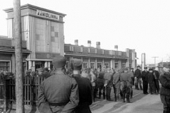 Kuva: Petroskoin eli suomalaisittain ��nislinnan rautatieasema jatkosodan aikana.
(1940-luku)
Eino Nurmi