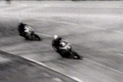 Kuva: 350-kuutioisten moottoripy�rien kilpailua. YLE kuvanauha.