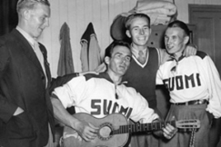 Kuva: Suomalaisurheilijoita Lontoossa 1948. vas. Kuuno Honkonen, Tapio Rautavaara, Pentti Siltaloppi, Salomon K�n�nen. Suomen Urheilumuseo.