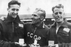 Kuva: Pirie, Kuts ja Ibbotson Melbournessa 1956. Suomen Urheilumuseo.