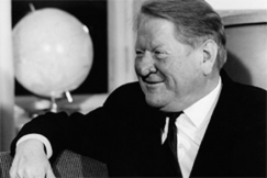 Kuva: Toimittaja Pekka Tiilikainen televisio-ohjelmassa 