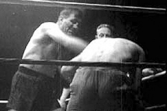 Kuva: Gunnar B�rlund iskee. (1947) YLE kuvanauha.