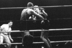 Kuva: Ilkka Koski (oik.) ja Teemu Kuusela ottelevat. YLE kuvanauha.