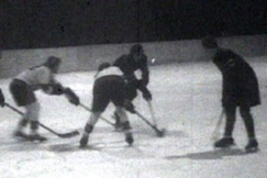 Kuva: Naisten j��kiekkoa Hesperian kent�ll� Helsingiss�. YLE kuvanauha.