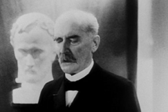 Kuva: K.J. St�hlberg oli Lapuan liikeen hampaissa koko liikkeen toimita-ajan. Kuva vuodelta 1939. YLE kuvanauha.