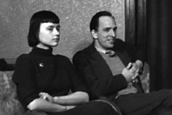 Kuva: Harriet Andersson ja Ingmar Bergman lehdistötilaisuudessa. YLE kuvanauha. Kuva: Harriet Andersson ja Ingmar Bergman lehdistötilaisuudessa. YLE kuvanauha.
