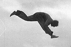 Kuva: Pellehypp��j� ilmassa. (1951) YLE kuvanauha.