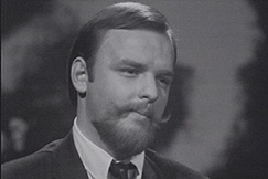 Kuva: Mainosp��llikk� Heikki Reijonen puolustaa kohtuullista tupakan polttoa. YLE kuvanauha.