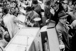 Kuva: Sodan p��ttymist� juhlittiin vuonna 1945 my�s Helsingiss�. YLE kuvanauha.