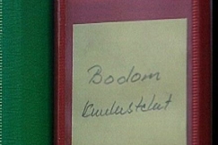 Kuva: Bodom-kuulustelujen kansioita. YLE kuvanauha.