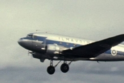 Kuva: Ilmavoimien DC3-kone. YLE kuvanauha.