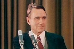 Kuva: Mauno Koivisto vaalitilaisuudessa Porissa. YLE kuvanauha.