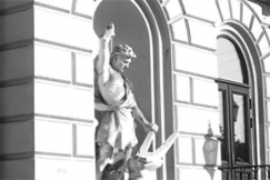 Kuva: Helsingin Vanha ylioppilastalo. 
Robert Stigellin veistos 