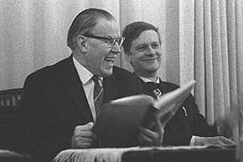 Kuva: Kari Suomalaisen kirjoittaman n�ytelm�n lukuharjoitukset. Kari Suomalainen ja Edvin Laine. (1960-luku) Kalle Kultala.
