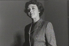 Kuva: Mannekiini esittelee jakkua. YLE kuvanauha.