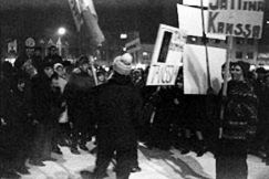 Kuva: Nuorison mielenosoitus 
rukouslauantain tanssikieltoa vastaan.
(1960-luku)
Kalle Kultala.
