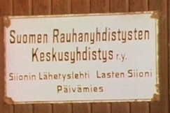 Kuva: Suomen Rauhanyhdistyksen kyltti. YLE kuvanauha. 