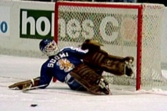 Kuva: MM-kisojen j��kiekko-ottelu Suomi-Kanada. (1982) YLE kuvanauha.