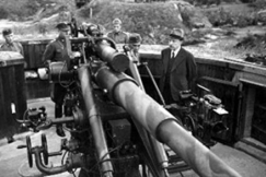 Kuva: Jatkosota. Presidentti Risto Ryti tutustumassa puolustusvoimien aseistukseen. V Pietinen.