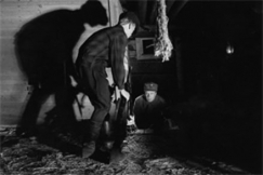 Kuva: Asek�tkij�it�.
(Lavastettu tilanne, 1990)
Arja Lento.