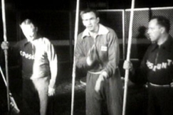 Kuva: Tapio Rautavaara eduskunnan urheilijoiden seurassa. (1949) YLE kuvanauha.