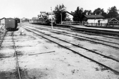 Kuva: Valkeasaaren ratapiha 
Karjalassa 1890-luvulla.
Suomen toinen rautatielinja, 
Riihim�ki-Pietari-rata valmistui 
11.9.1870.