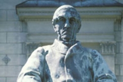 Kuva: Vuonna 1923 valmistunut
Emil Wikstr�min veist�m� 
Snellmanin patsas 
sijaitsee Suomen pankin edustalla.