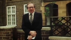 Kuva: Tuleva p��ministeri Lontoon-kotinsa portilla 1979. YLE kuvanauha.