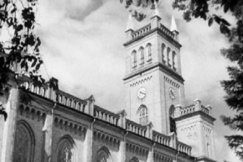 Kuva: C.A. Setterbergin suunnittelema kirkko. (1949) YLE kuvanauha.