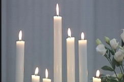 Kuva: Kynttil�it� Myyrm�en kirkossa